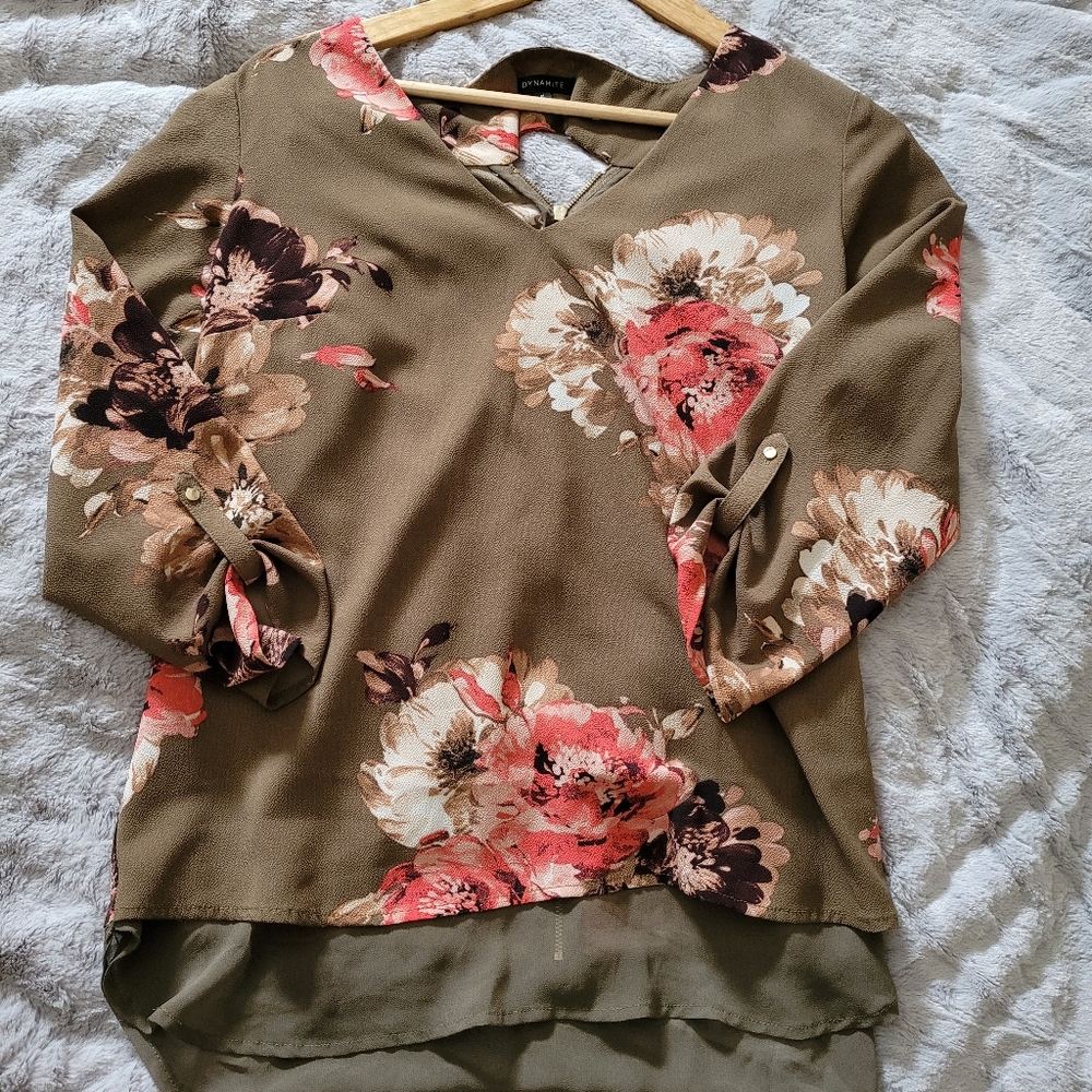 ❄3/$30-Dynamite Floral Blouse